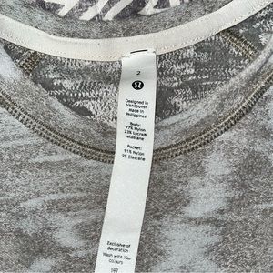 Lululemon size 2 workout top